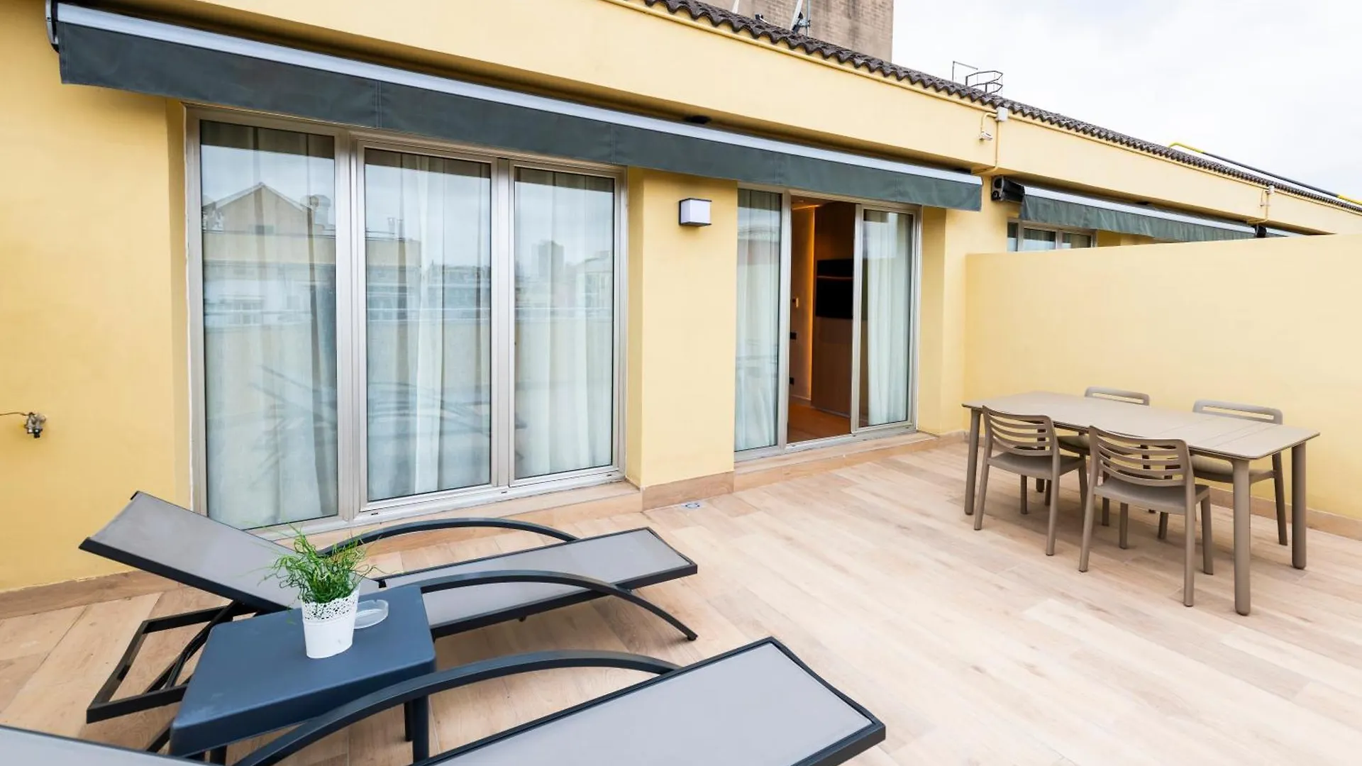 ***  ברצלונה Aparthotel Atenea Calabria ספרד