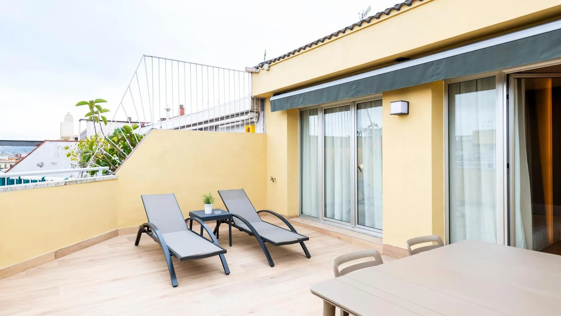 ברצלונה Aparthotel Atenea Calabria 3*,  ספרד