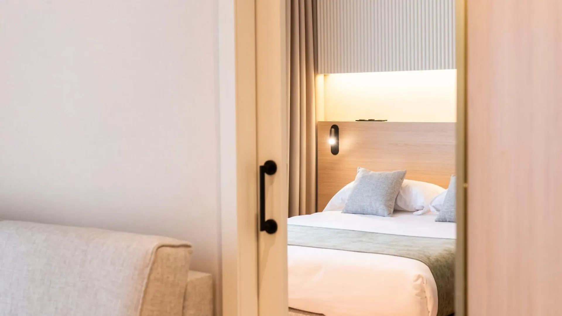 Aparthotel Atenea Calabria Barcelona Hiszpania