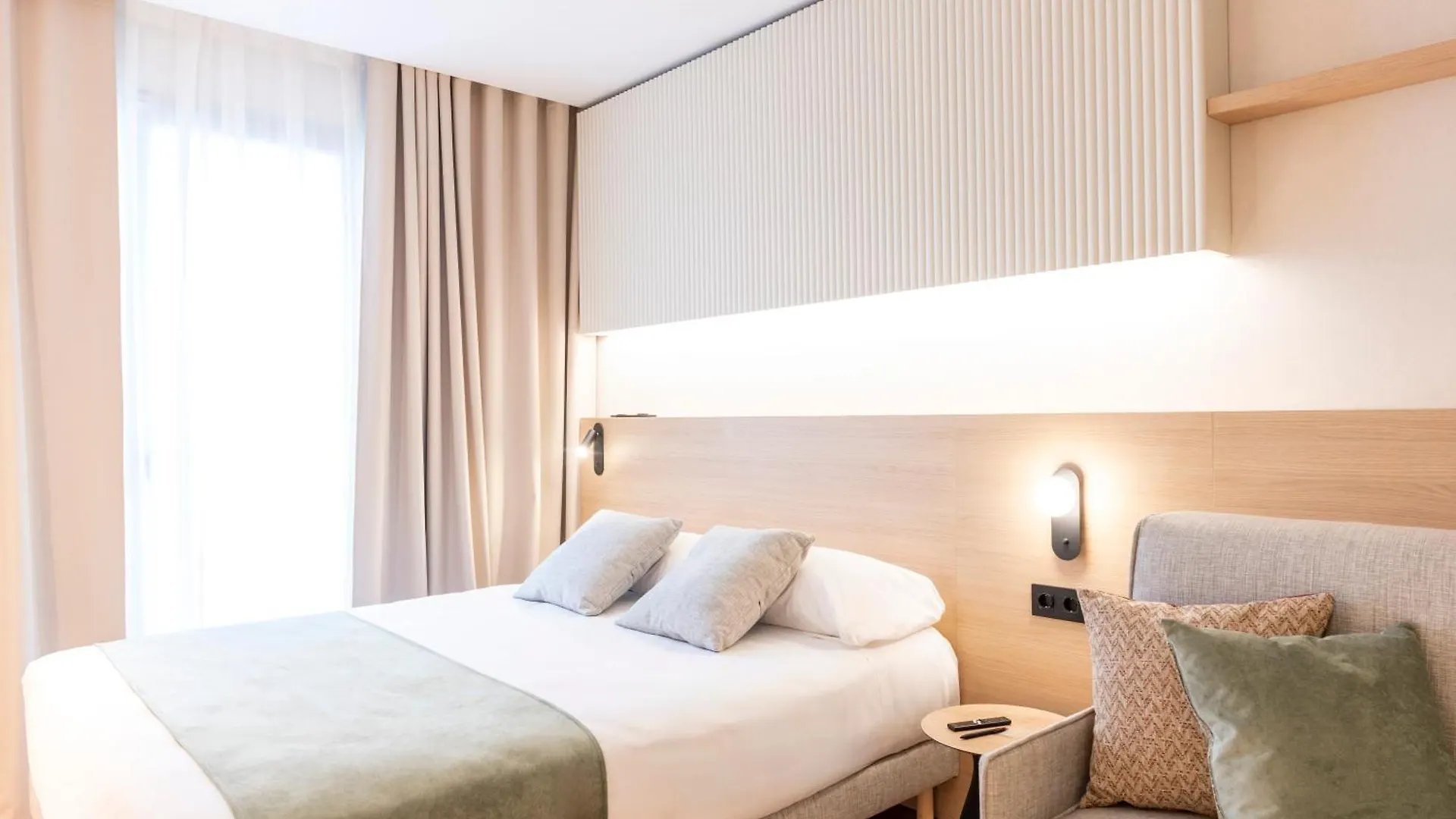 Aparthotel Atenea Calabria Barcelona