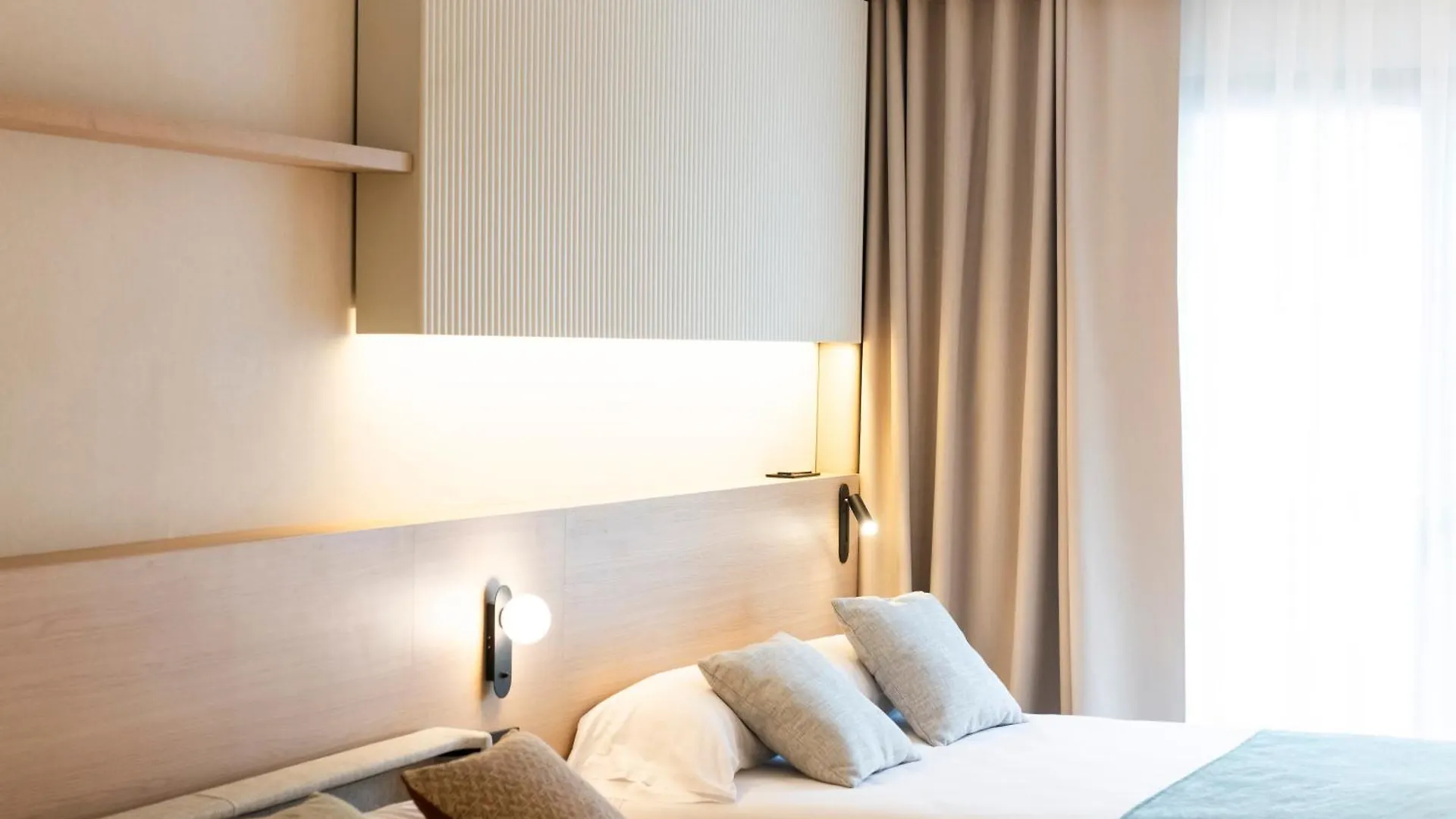 Aparthotel Atenea Calabria Barcelona