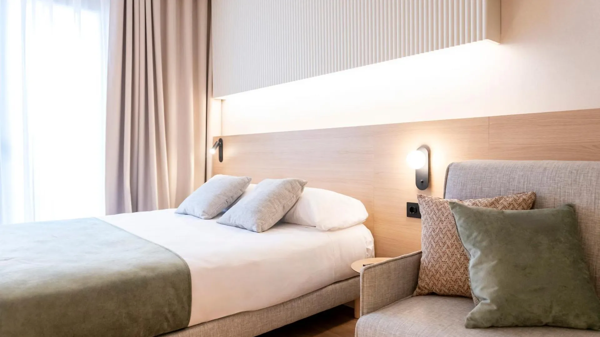 Aparthotel Atenea Calabria Barcelona