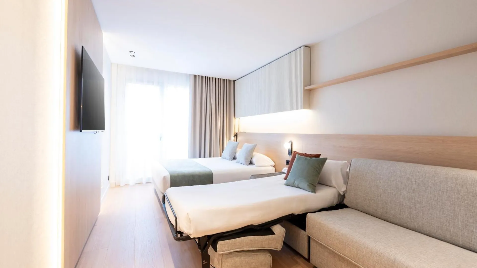 ***  Aparthotel Atenea Calabria Barcelona España