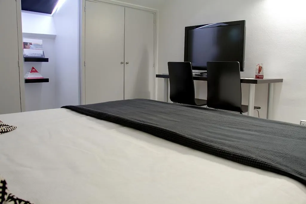 Aparthotel Atenea Calabria Barcelona